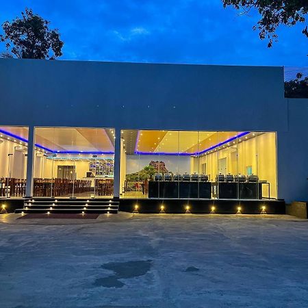 ACME Grand Hotel Habarana Buitenkant foto